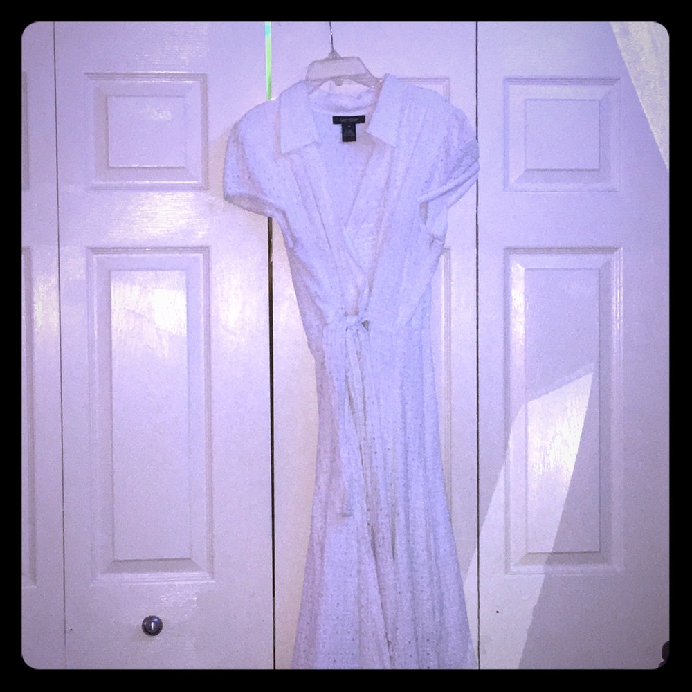 A short sleeve sweater white dress